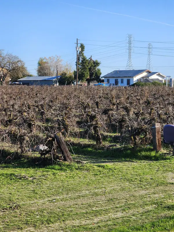 9614 S East Avenue, Fresno, CA 93725