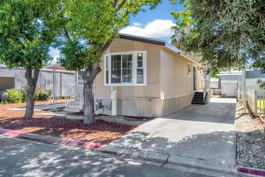1218 E Cleveland Avenue #103, Madera, CA 93638 - #3