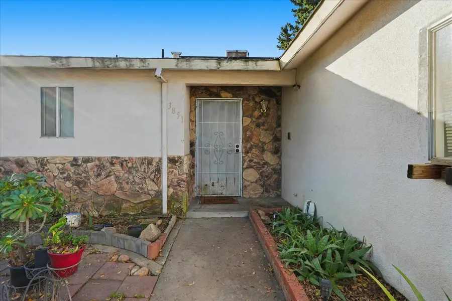 3851 N Ezie Avenue, Fresno, CA 93727 - Image #2