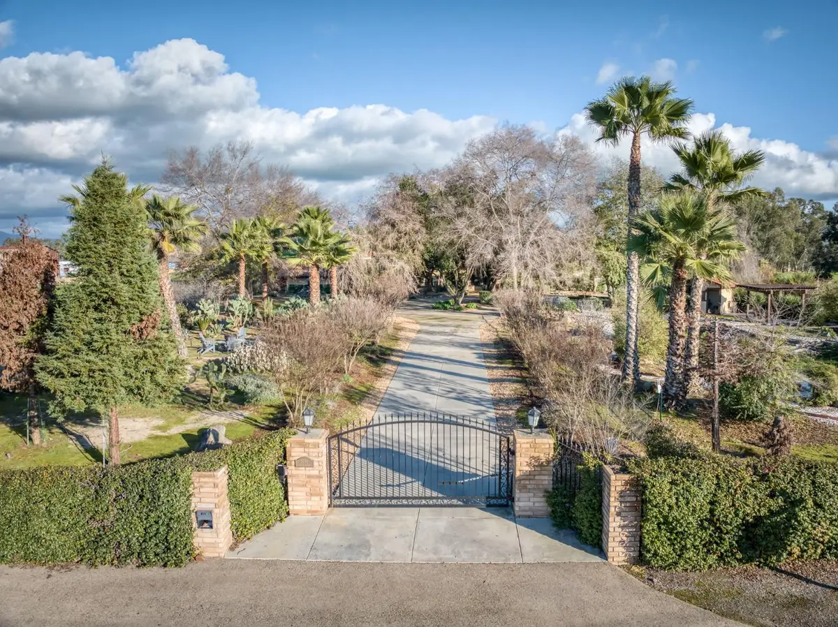 6090 Amber Avenue, Clovis, CA 93619 - Image #1