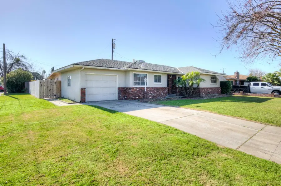4896 E Amherst Avenue, Fresno, CA 93703 - Image #2