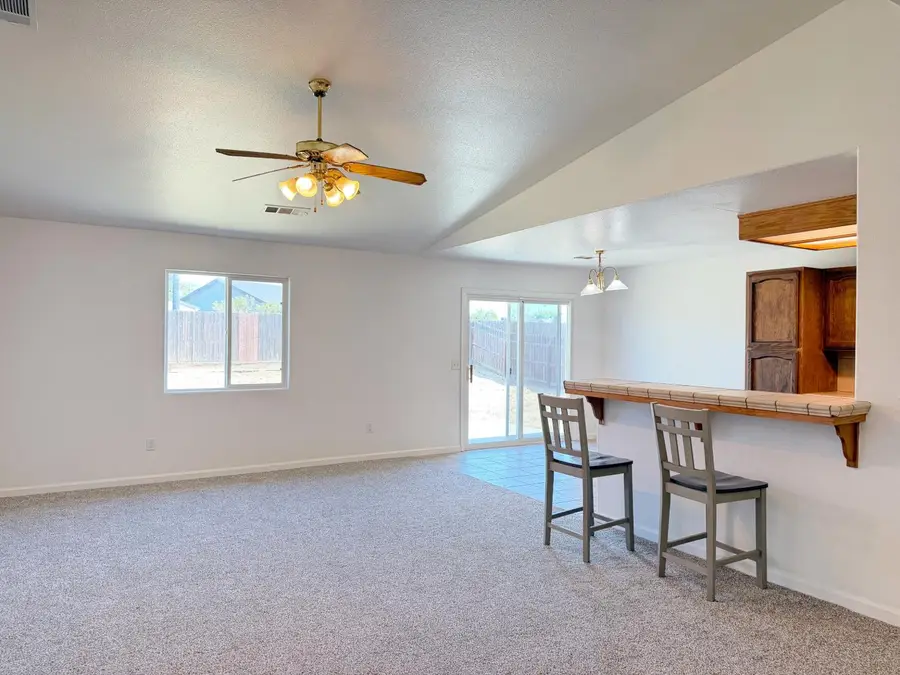 946 W Mammoth Pool Way, Hanford, CA 93230 - #3