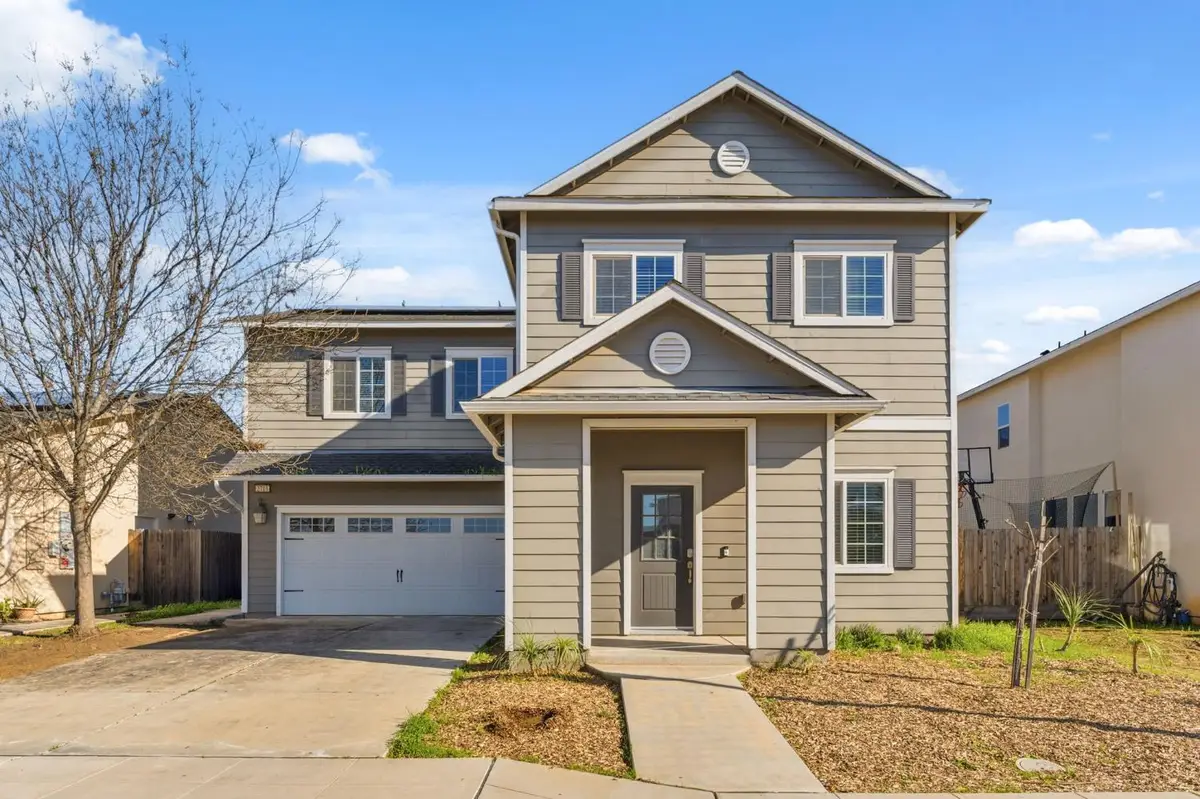 2715 Las Rosas Avenue, Clovis, CA 93619 - Image #1