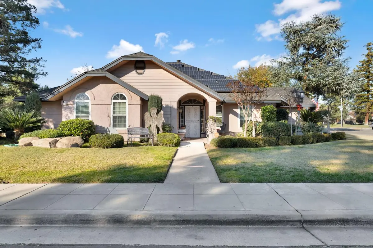 211 W Paul Avenue, Clovis, CA 93612 - Image #1