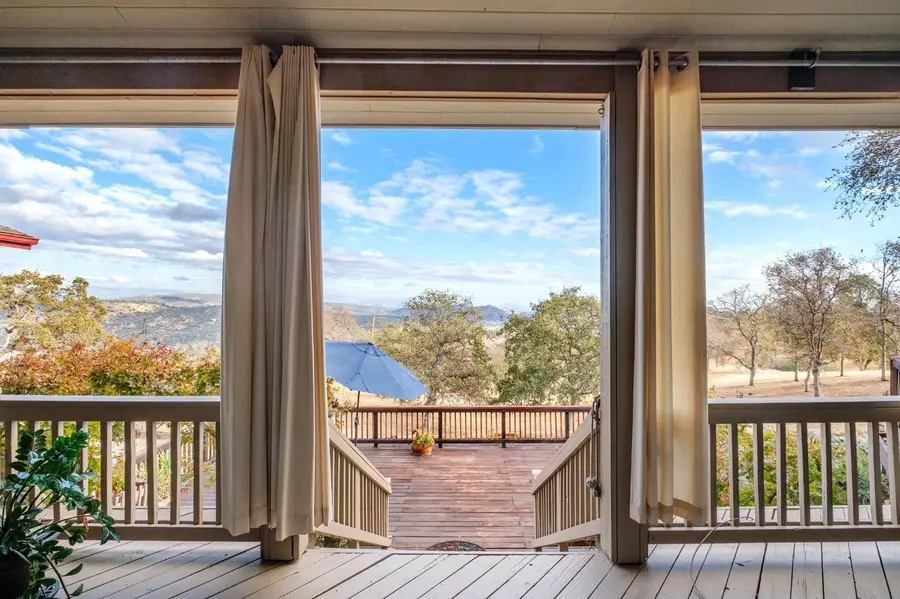 41849 John Muir Dr, Coarsegold, CA 93614 - Image #2