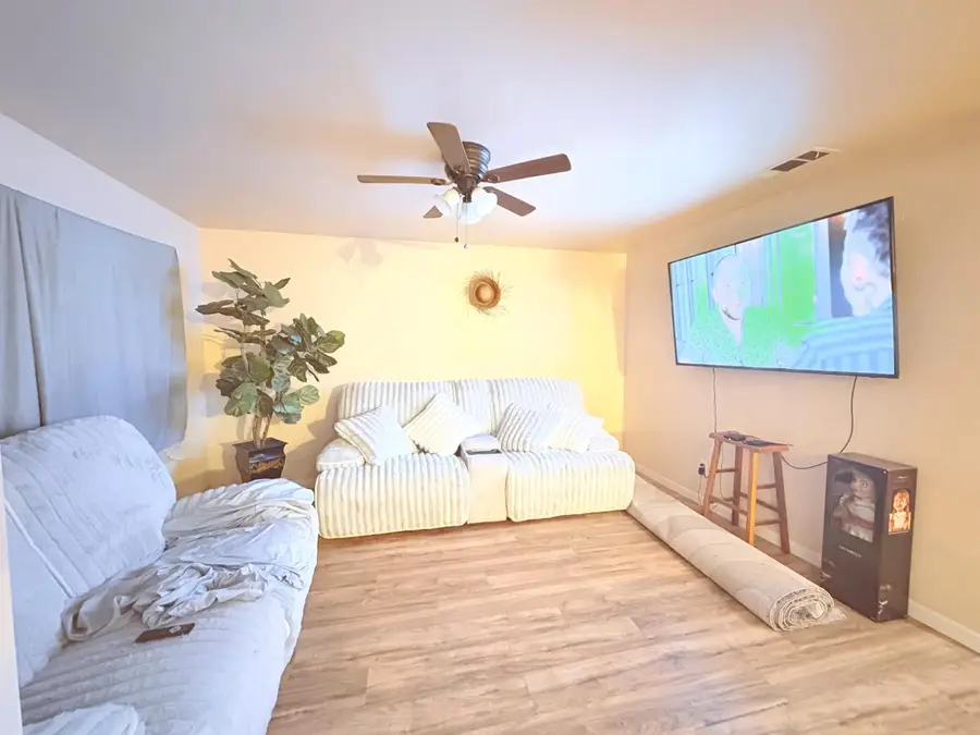 1833 W Pico, Fresno, CA 93705 - #3