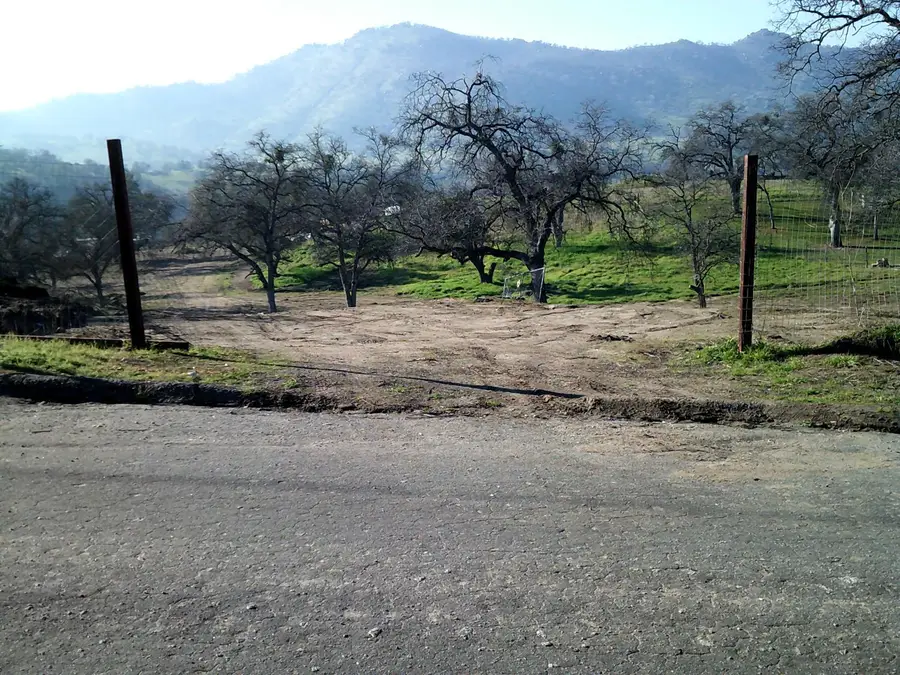 38949 Roundtree Lane, Yokuts Valley, CA 93675 - Image #2