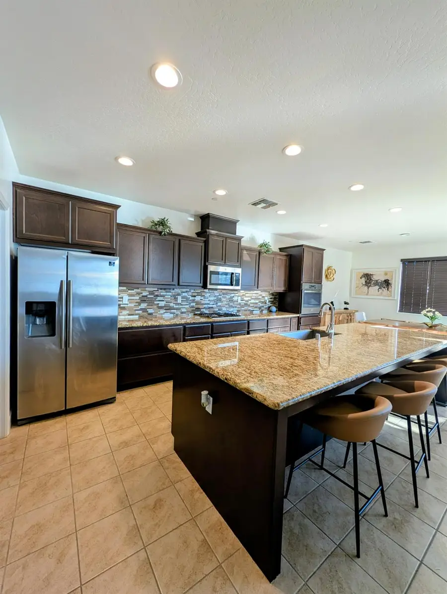 174 Emperor Way, Dinuba, CA 93618 - Image #2