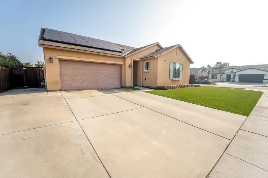 900 Heather, Dinuba, CA 93618 - #2