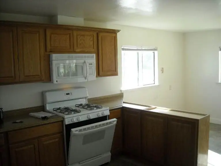 6832 E Harvey Avenue, Fresno, CA 93727 - Image #2