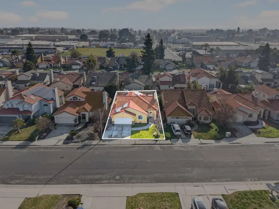914 Garland Avenue, Clovis, CA 93612 - #3