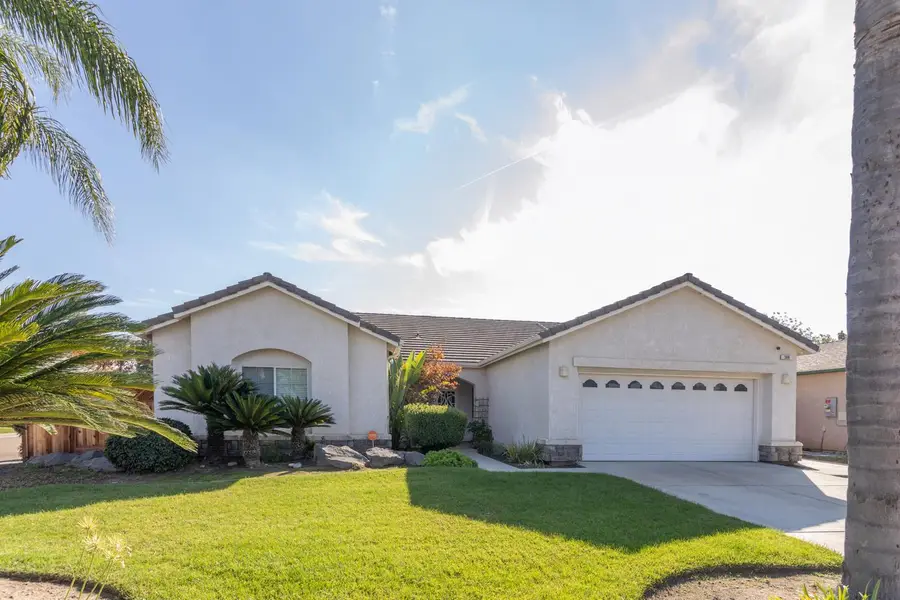 586 W Lindquist Street, Kingsburg, CA 93631 - Image #2