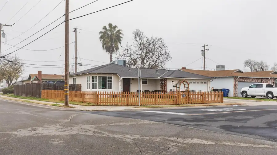 1904 N Burl Avenue, Hanford, CA 93230 - #2