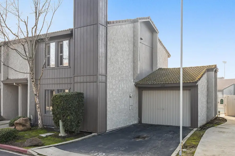 897 Greenfield Avenue, Hanford, CA 93230 - #2