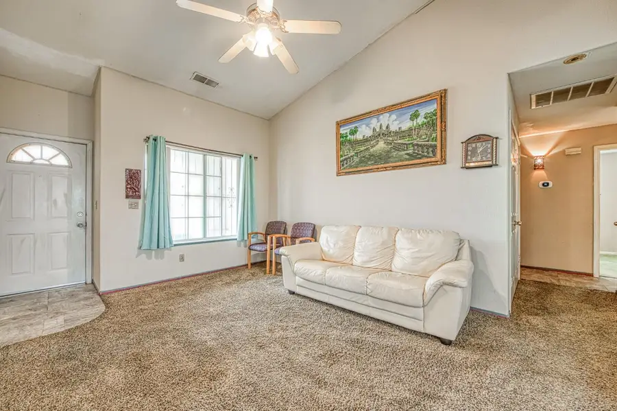 4892 E Grove Avenue, Fresno, CA 93725 - Image #3