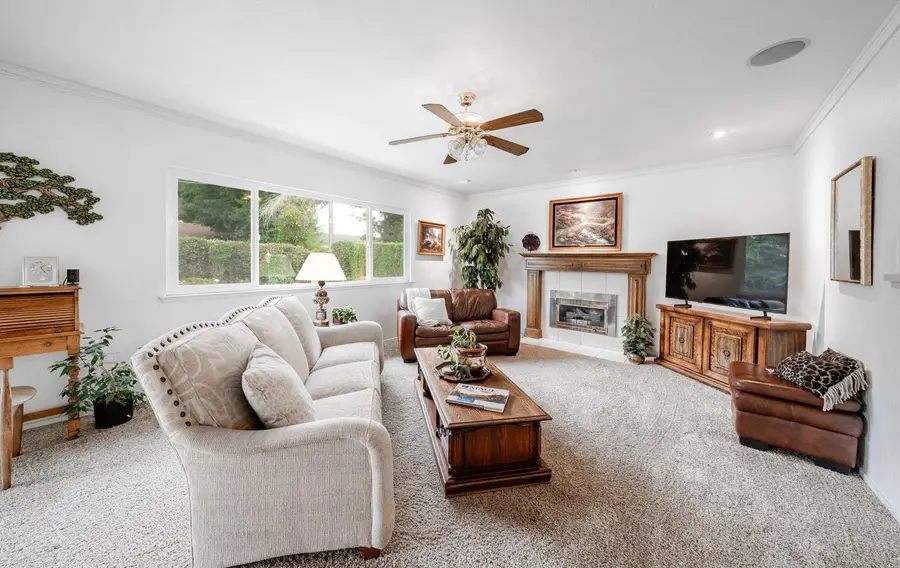 353 W Ellery Way, Fresno, CA 93704 - Image #2