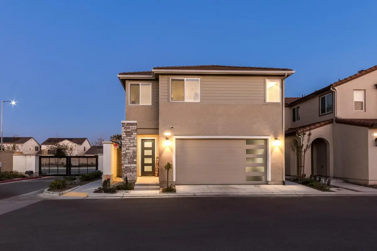 2037 N Rogers Lane, Clovis, CA 93619 - #1