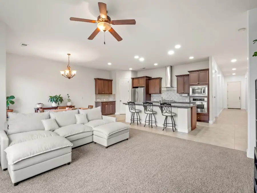 5885 E Booker Avenue, Fresno, CA 93727 - Image #2