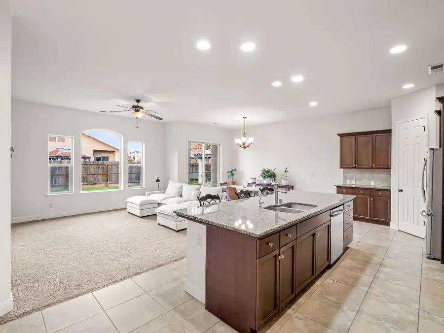 5885 E Booker Avenue, Fresno, CA 93727 - Image #3