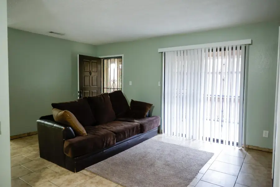 5181 E Olive Avenue #113, Fresno, CA 93727 - Image #2