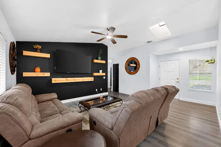 2035 W Oriole Avenue, Visalia, CA 93291 - #3