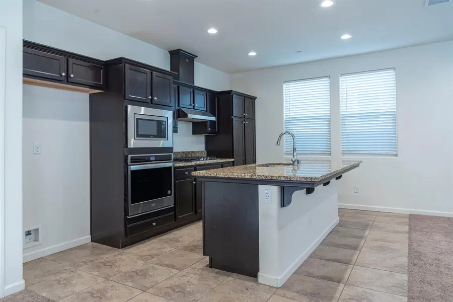 6330 E Creek View Lane, Fresno, CA 93727 - Image #3