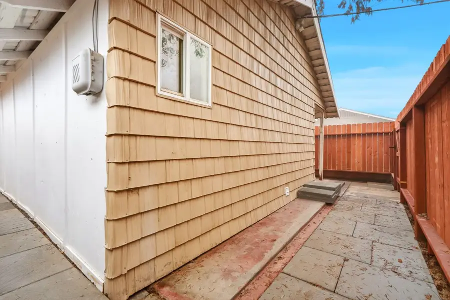 910 N Kaweah Street, Hanford, CA 93230 - #3