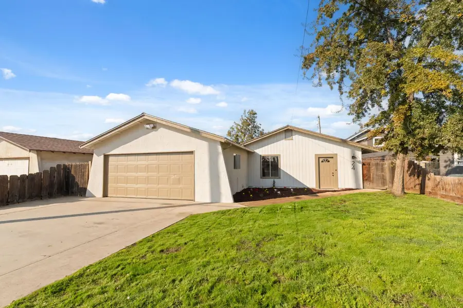 24 Sunnyside Avenue, Clovis, CA 93611 - #3