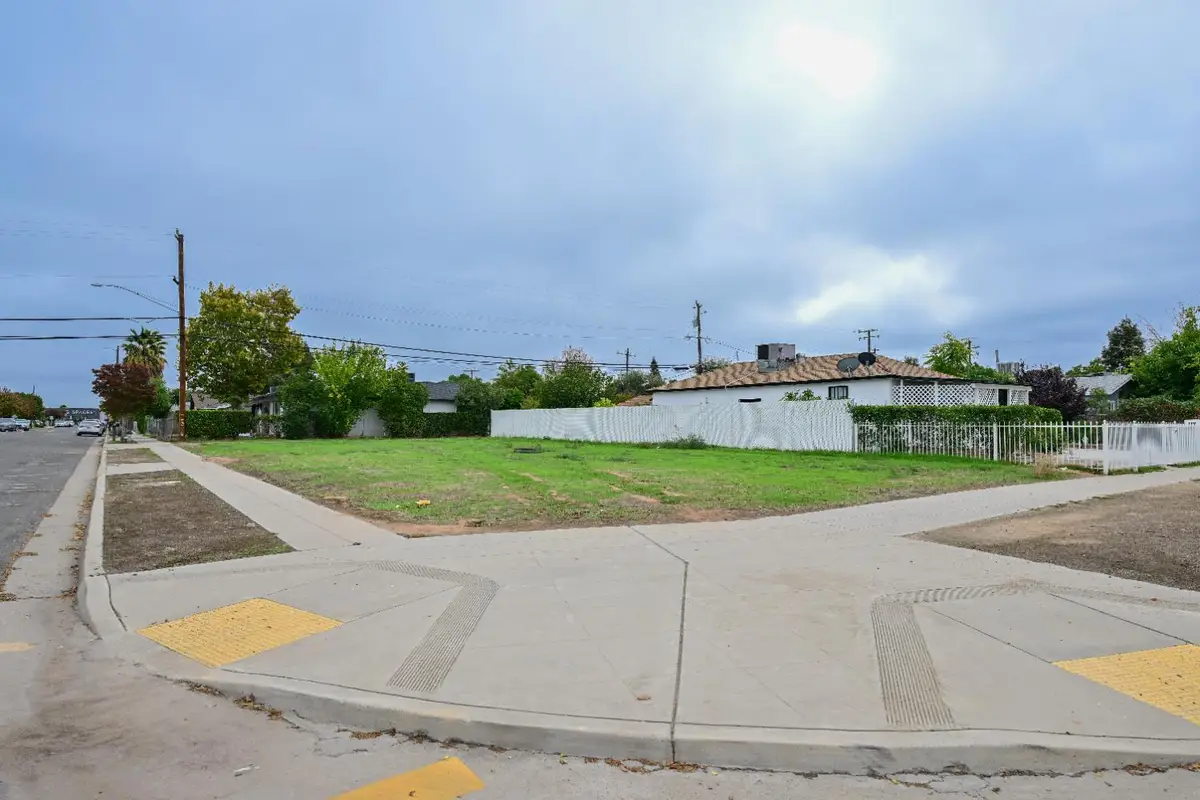 163 W Birch Avenue, Pinedale, CA 93650 - Image #1