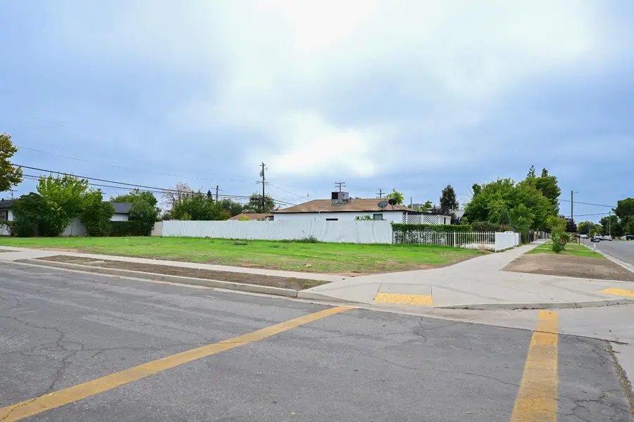 163 W Birch Avenue, Pinedale, CA 93650 - Image #2