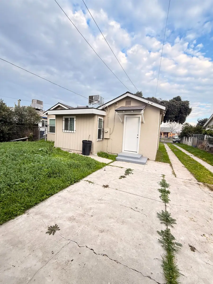 2338 Lotus Avenue, Fresno, CA 93706 - Image #3