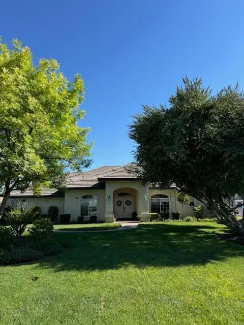 2202 W Lincoln Avenue, Fresno, CA 93706 - #2