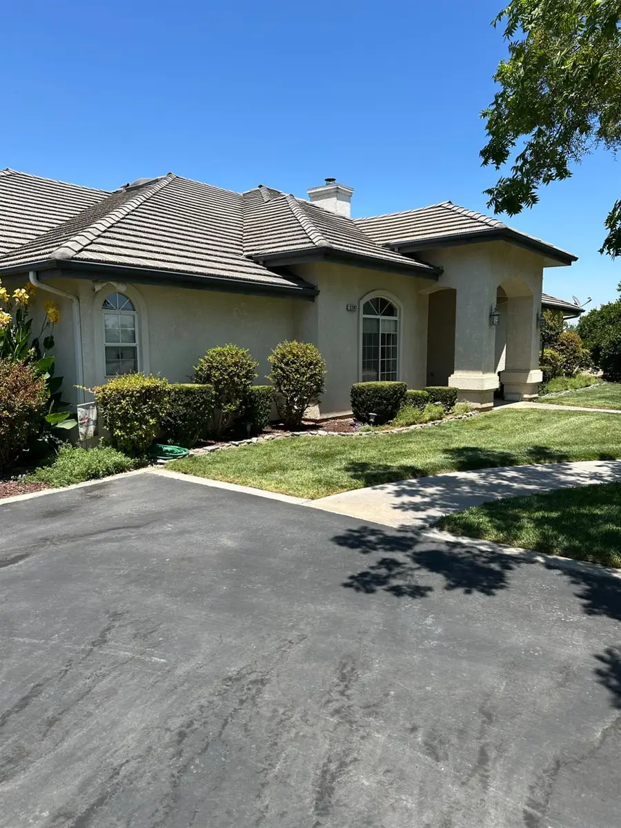 2202 W Lincoln Avenue, Fresno, CA 93706 - #3