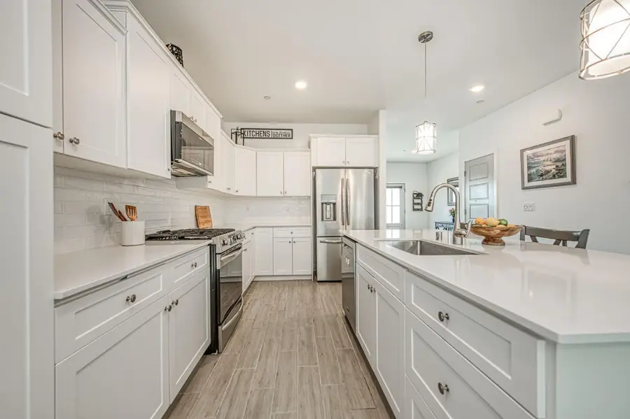 1817 N Phillip Avenue, Clovis, CA 93619 - #2