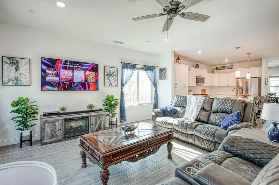 1817 N Phillip Avenue, Clovis, CA 93619 - #3