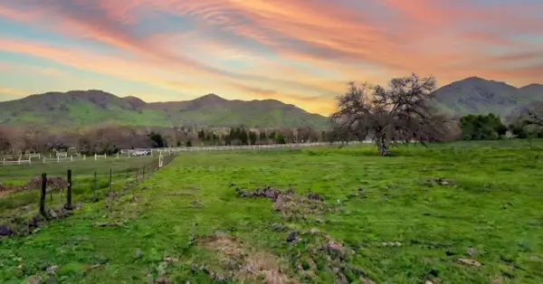 6 N Elwood Road, Sanger, CA 93657