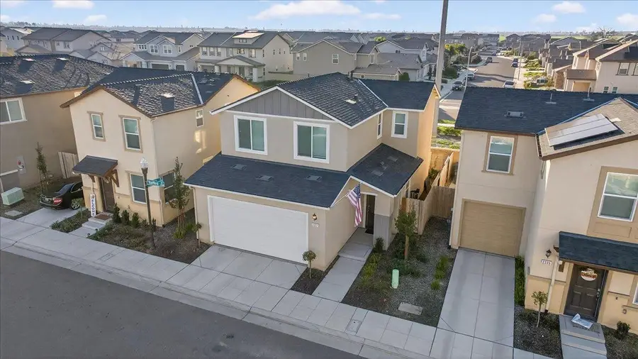 2327 N Hartford Drive, Fresno, CA 93727 - Image #2