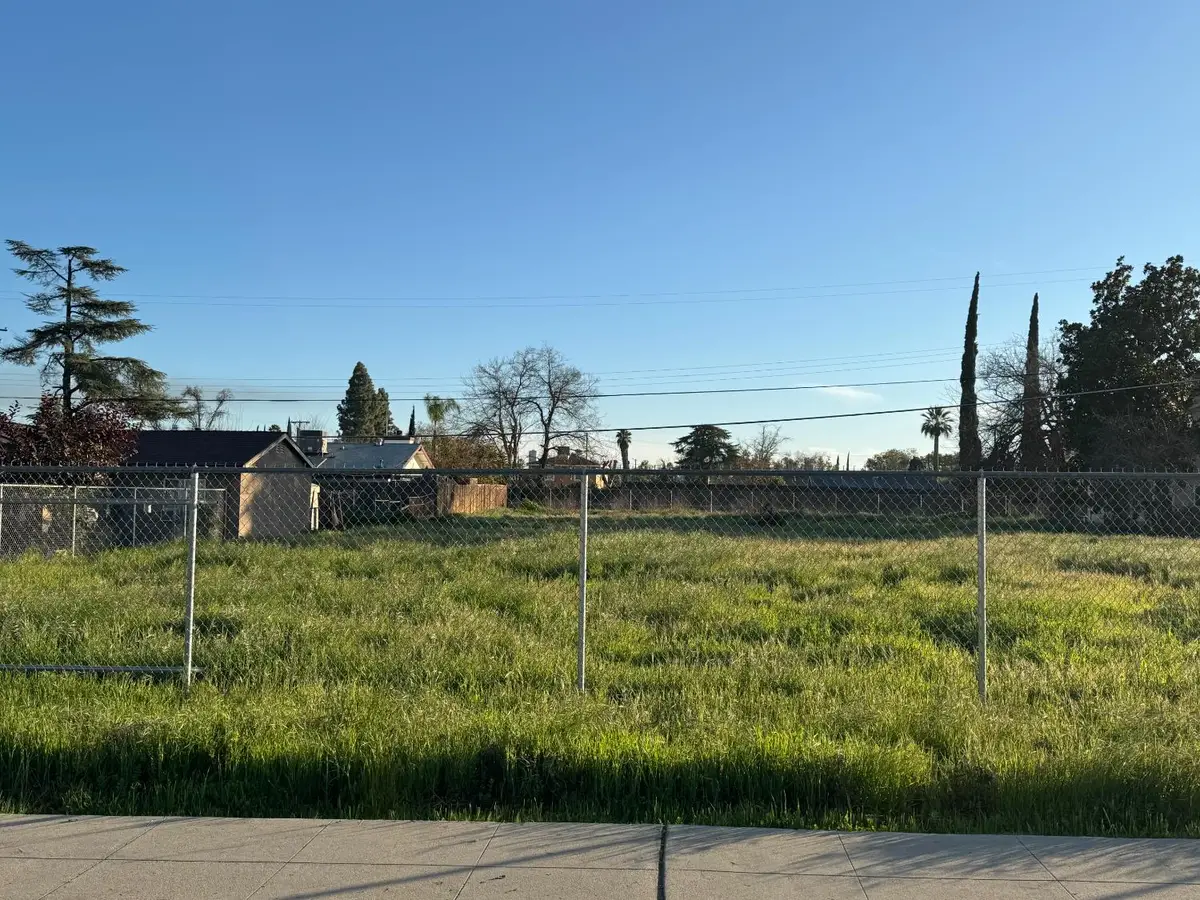 1422 E Fedora Avenue, Fresno, CA 93704 - Image #1