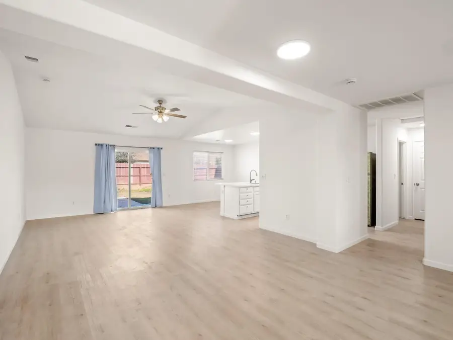 4068 W Weldon Avenue, Fresno, CA 93722 - Image #2