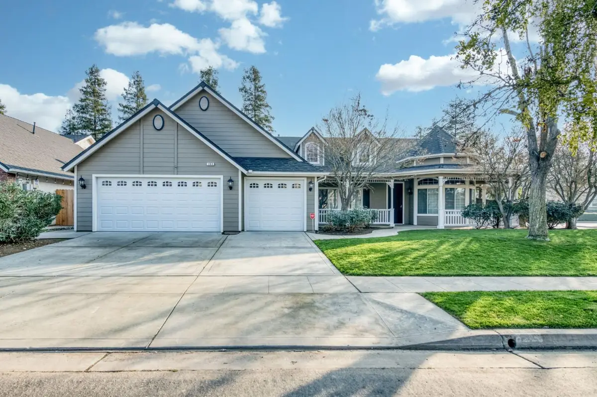366 W Warwick Avenue, Clovis, CA 93619 - Image #1