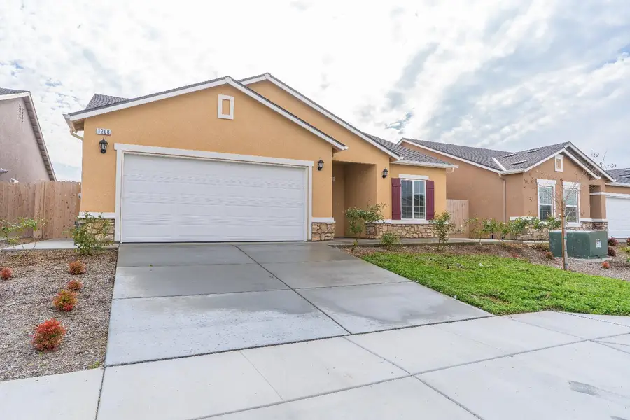 1208 E Orange Street, Avenal, CA 93204 - #2