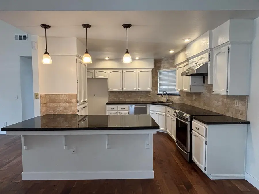 4249 W Capitola Avenue, Fresno, CA 93722 - #2