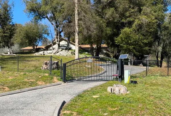 40118 Old Stonegate Court, Oakhurst, CA 93644