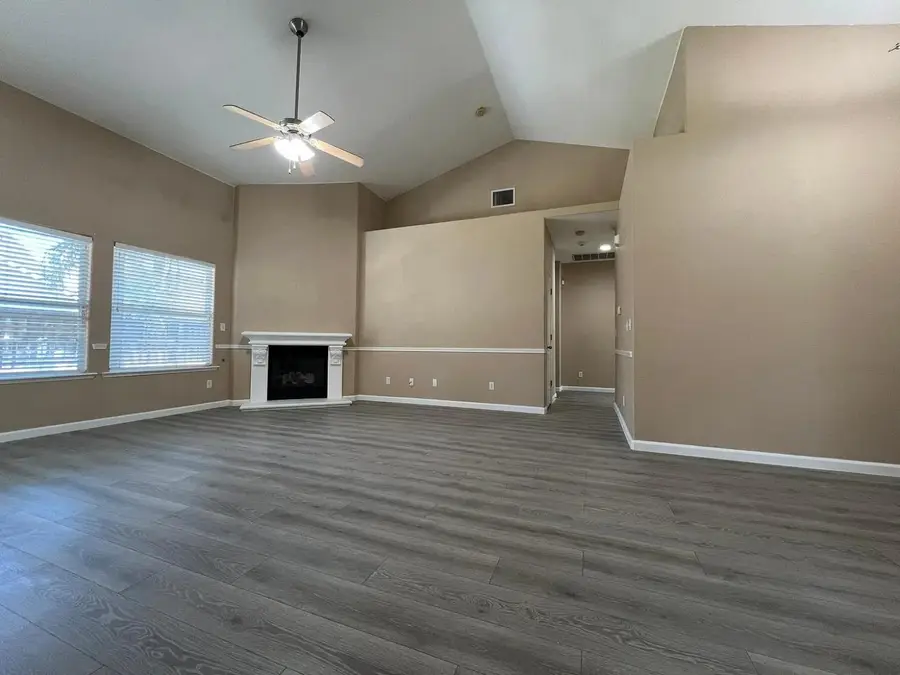 4778 W Oswego Avenue, Fresno, CA 93722 - Image #3