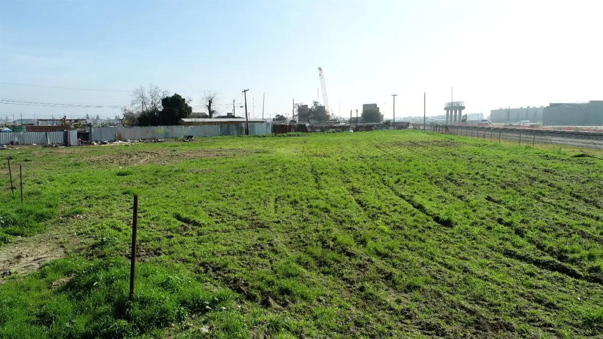 3012 E Belgravia Avenue, Fresno, CA 93721 - Image #1