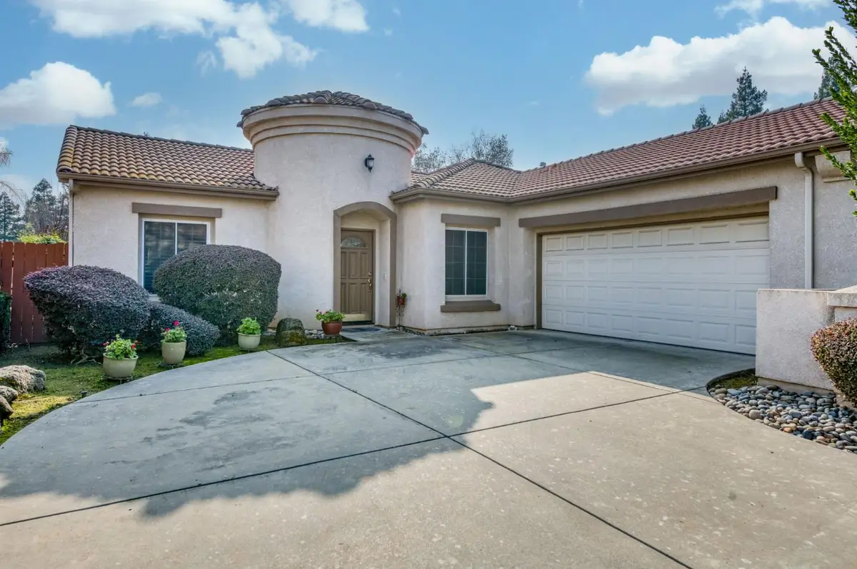 2406 E Marquise Court, Fresno, CA 93720 - Image #1