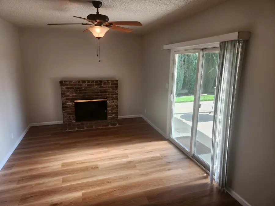 904 W Santa Ana Avenue, Clovis, CA 93612 - Image #3