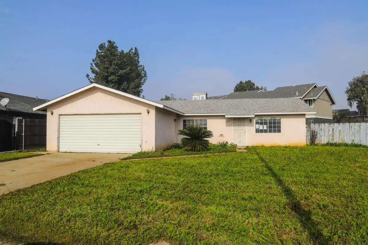 223 S Kady Avenue, Reedley, CA 93654 - #1