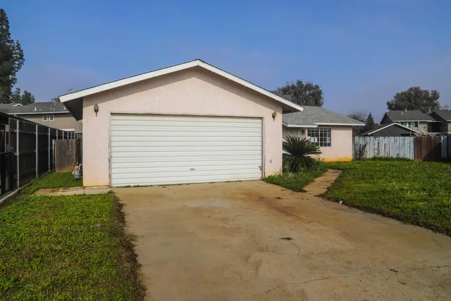 223 S Kady Avenue, Reedley, CA 93654 - #2