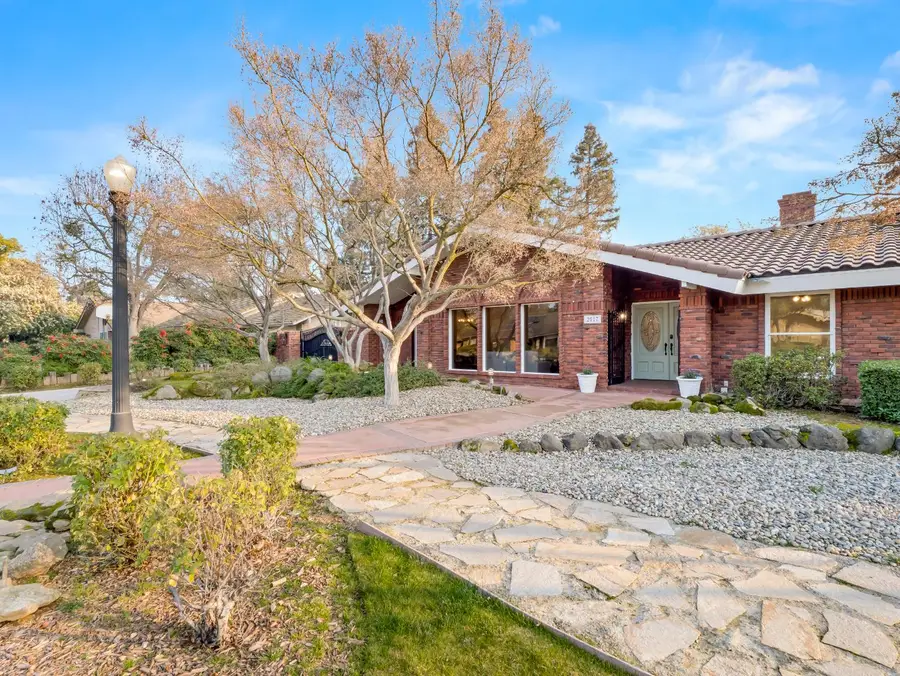 2527 W San Madele Avenue, Fresno, CA 93711 - Image #2